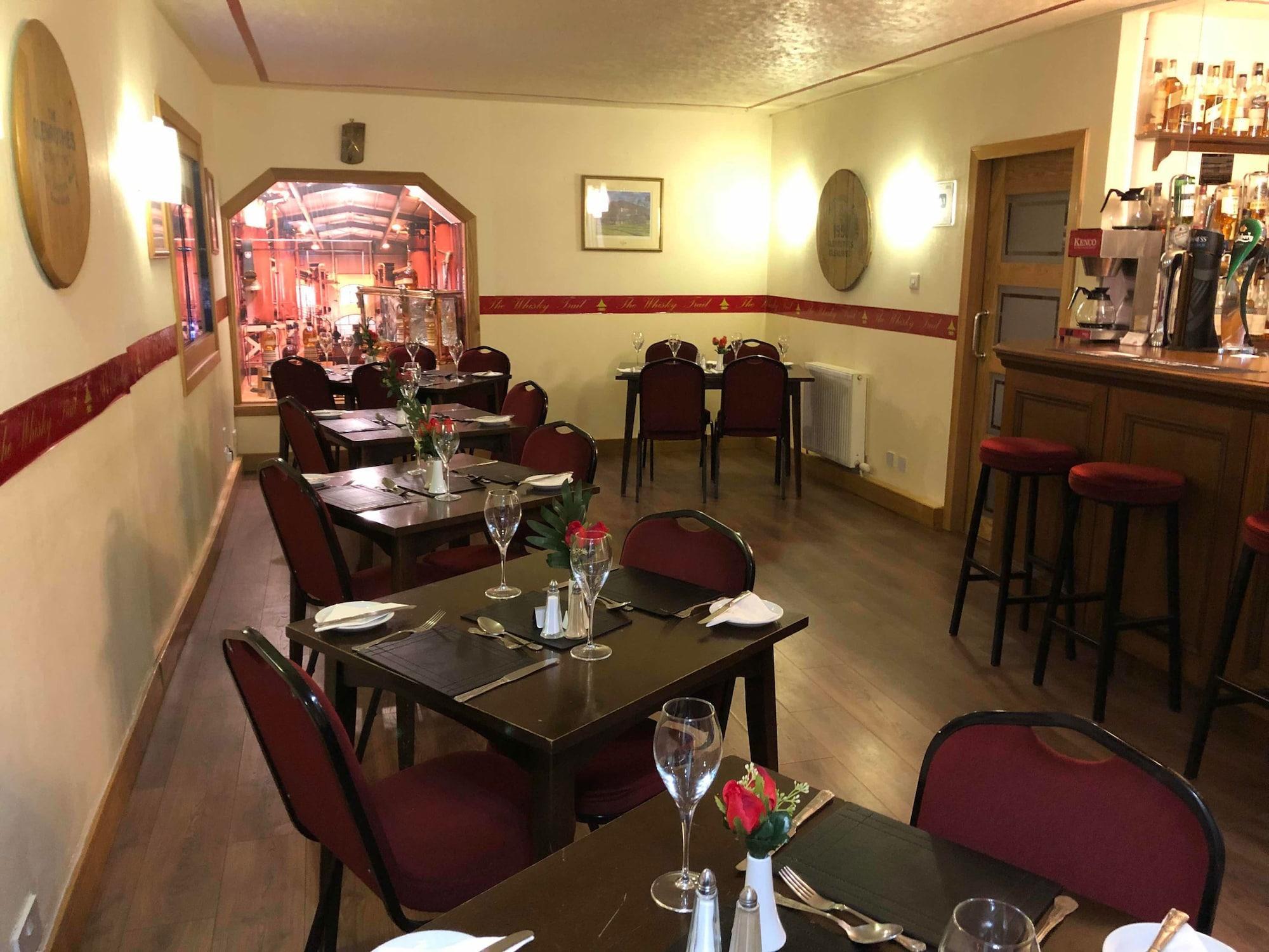 Oyo Eastbank Hotel, Speyside Scotland Rothes Экстерьер фото