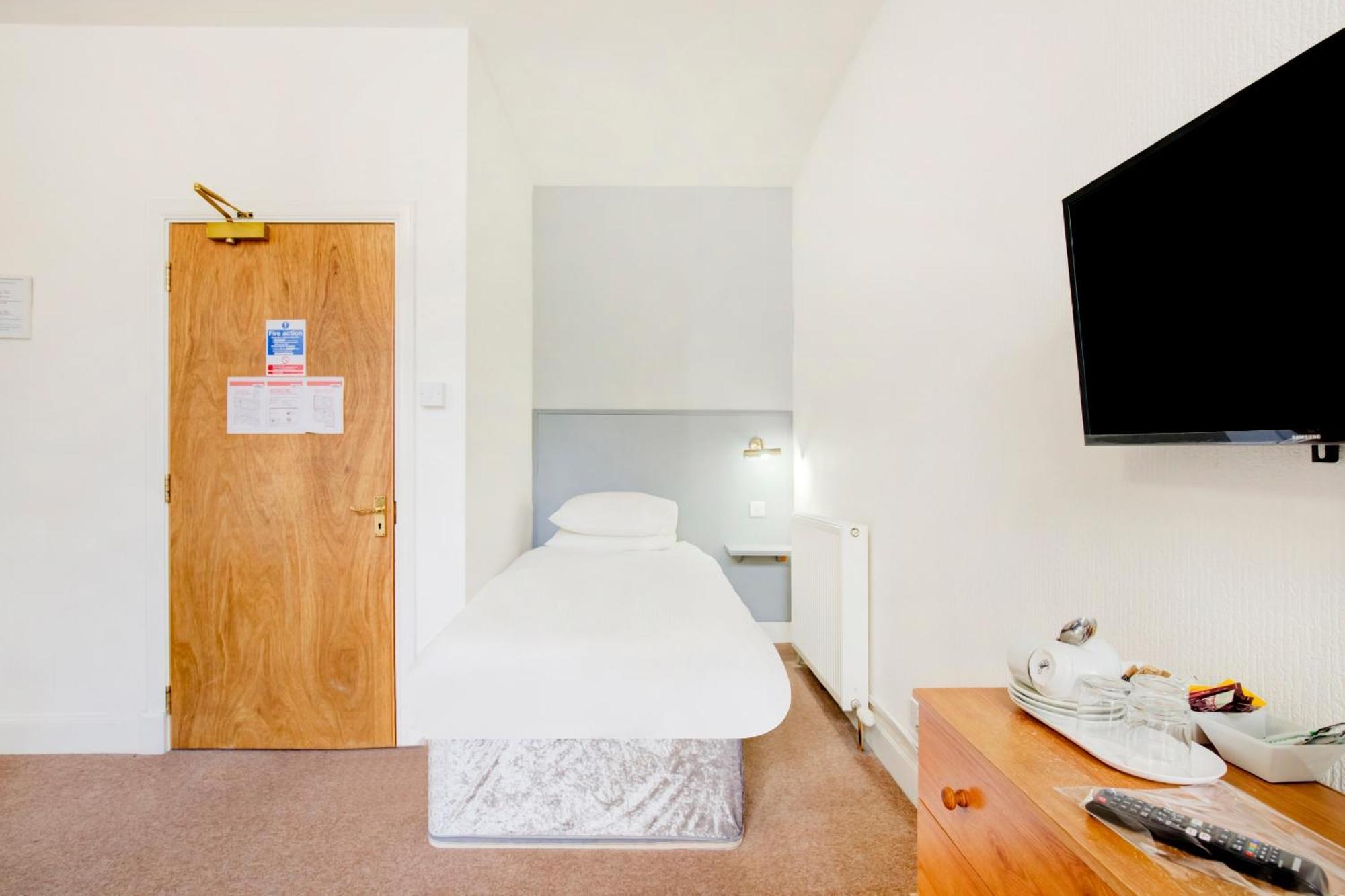 Oyo Eastbank Hotel, Speyside Scotland Rothes Экстерьер фото