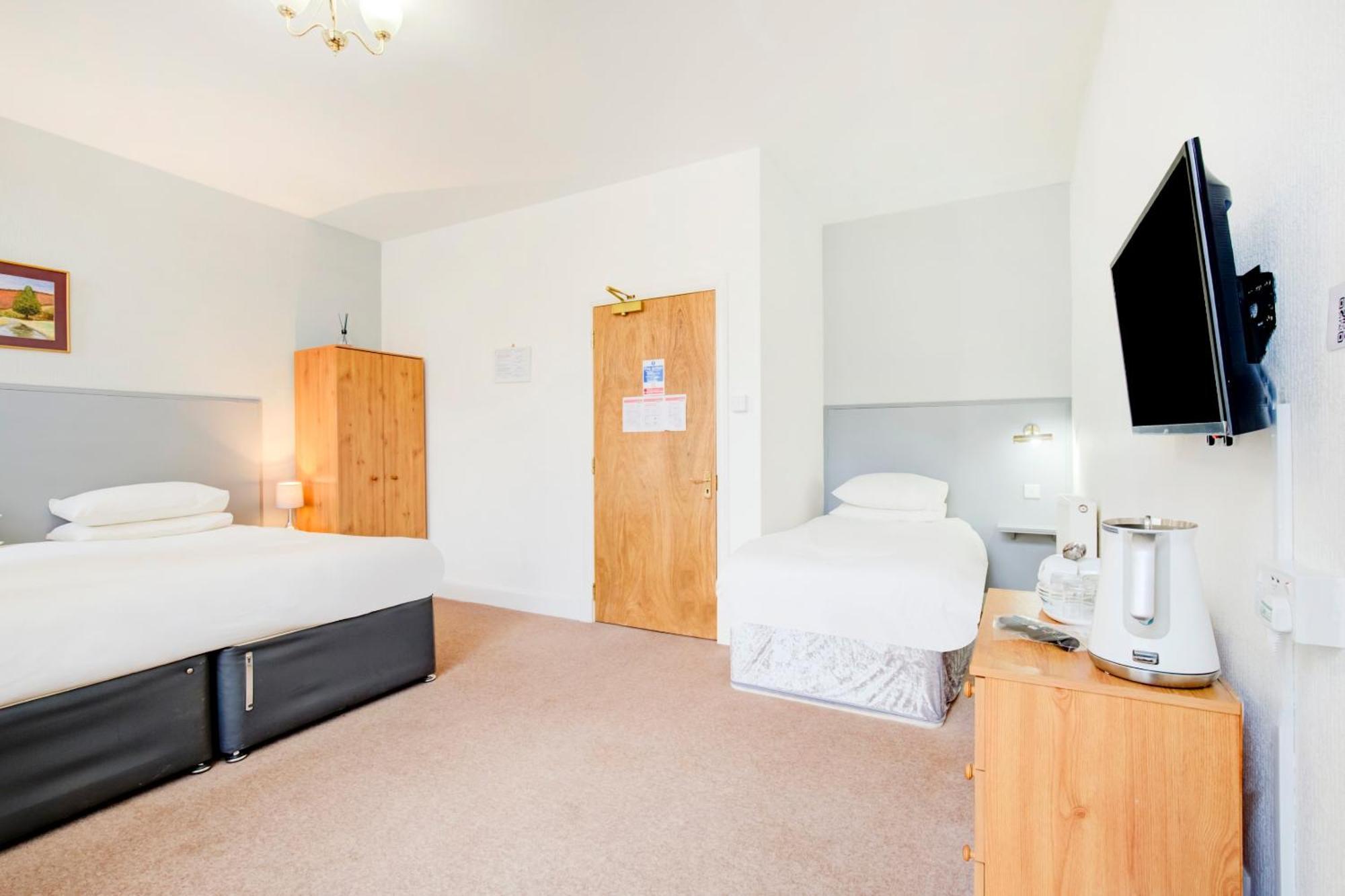 Oyo Eastbank Hotel, Speyside Scotland Rothes Экстерьер фото