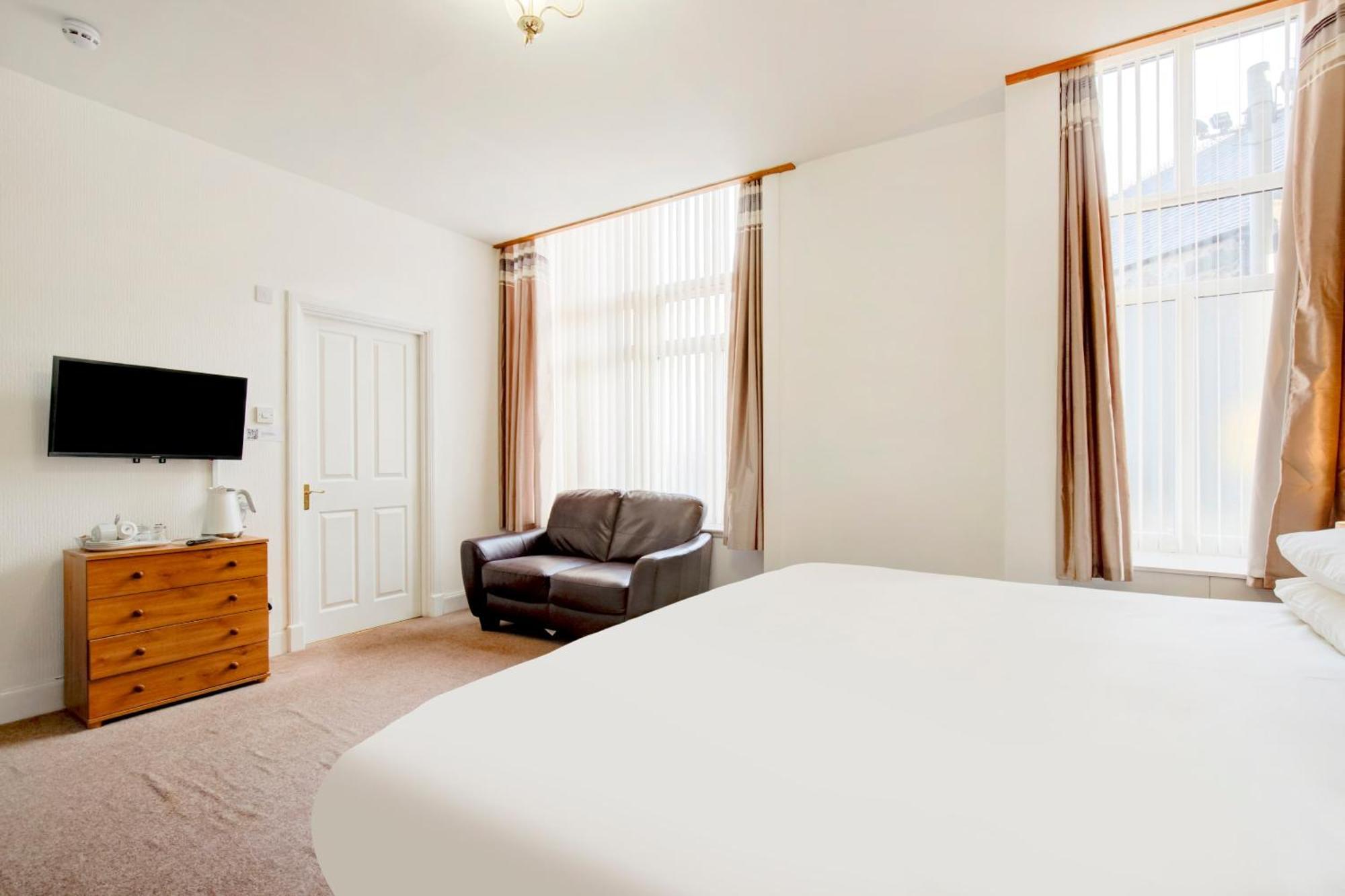 Oyo Eastbank Hotel, Speyside Scotland Rothes Экстерьер фото