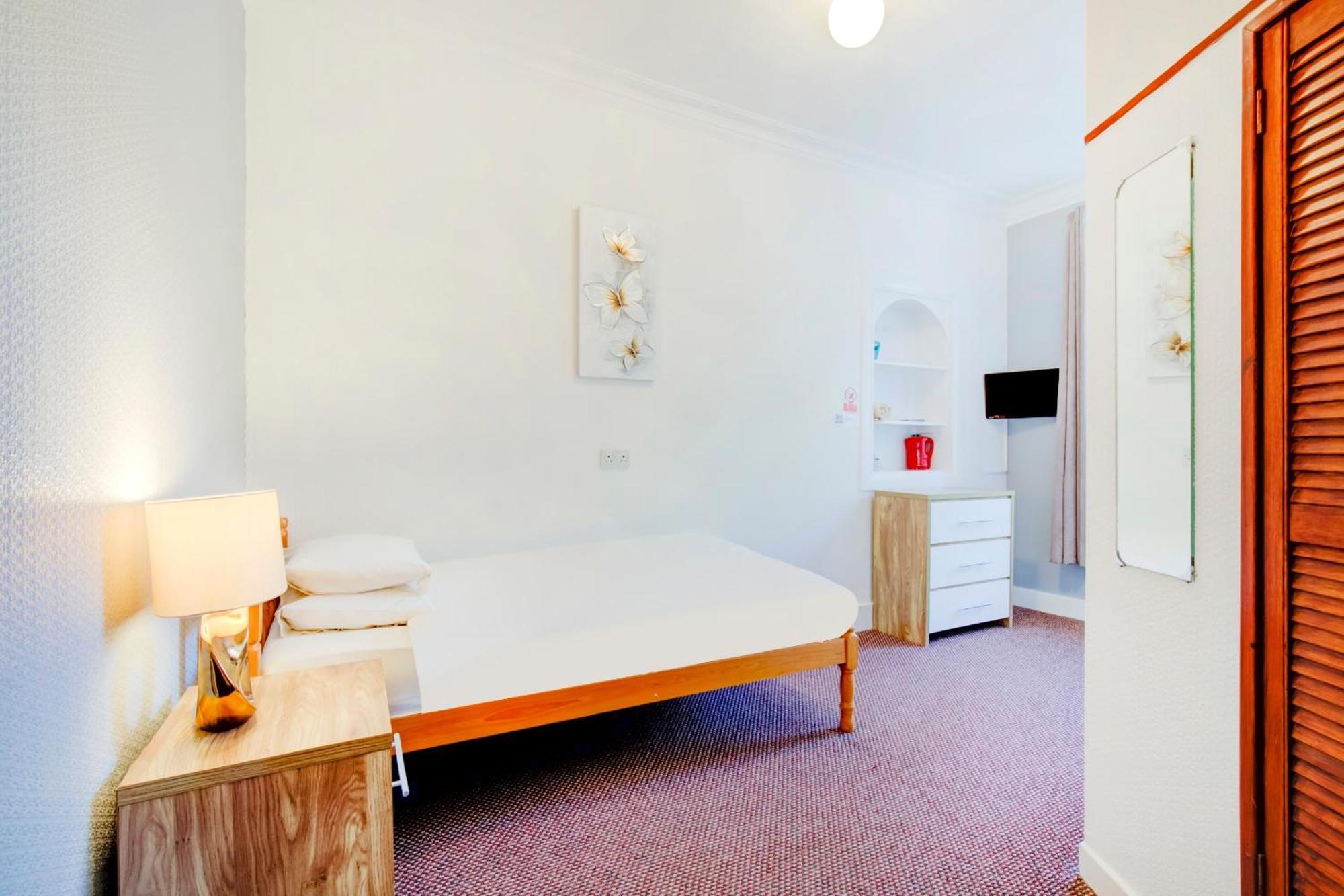 Oyo Eastbank Hotel, Speyside Scotland Rothes Экстерьер фото