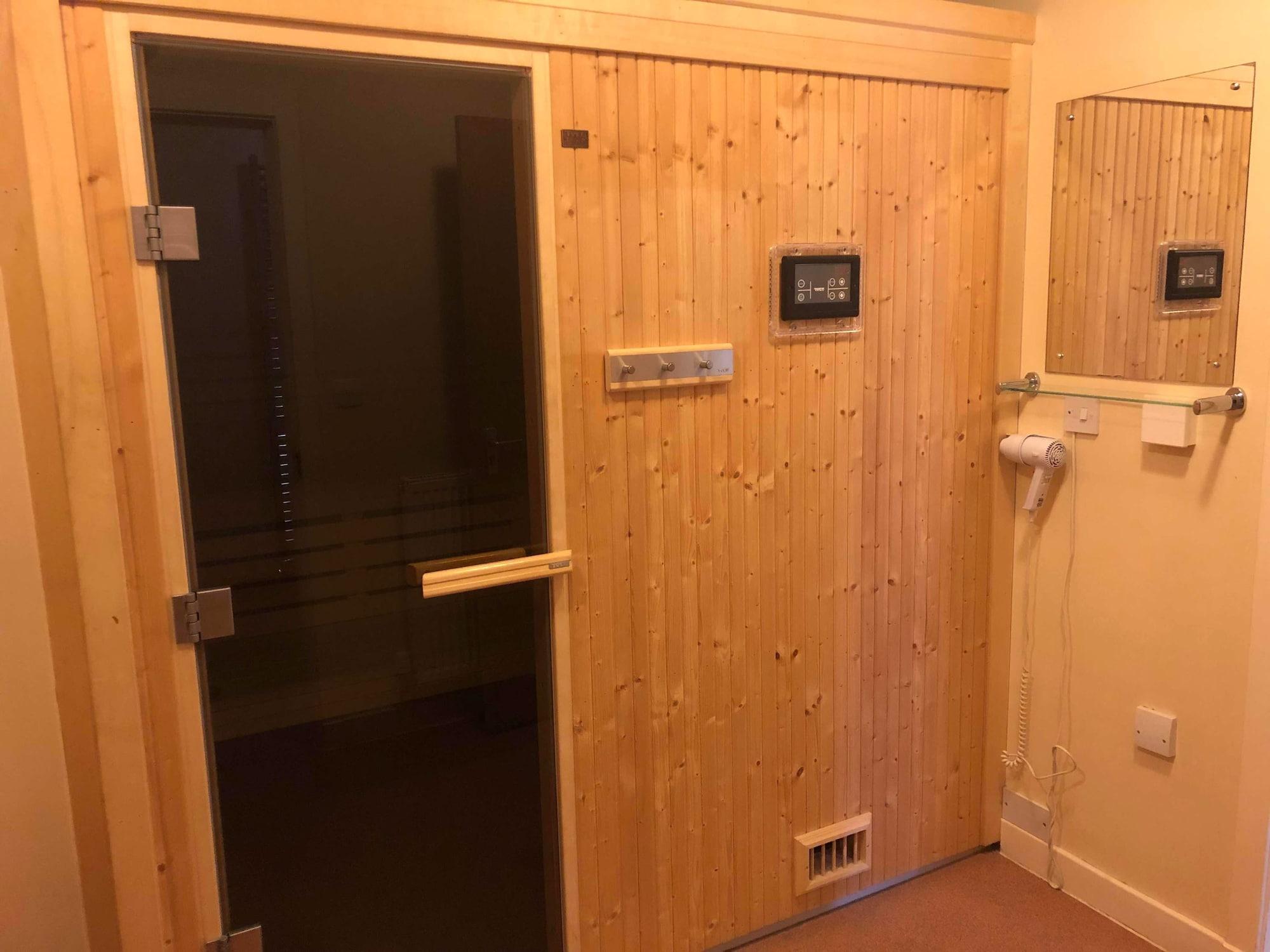 Oyo Eastbank Hotel, Speyside Scotland Rothes Экстерьер фото